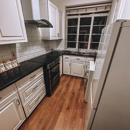 Cosy 2 Bedroom In Swiss Cottage. Apartment London