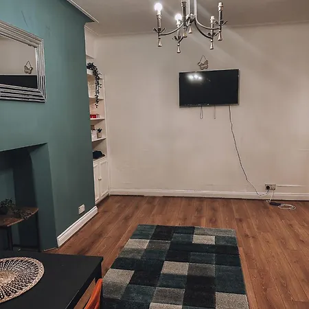 Cosy 2 Bedroom In Swiss Cottage. Apartment