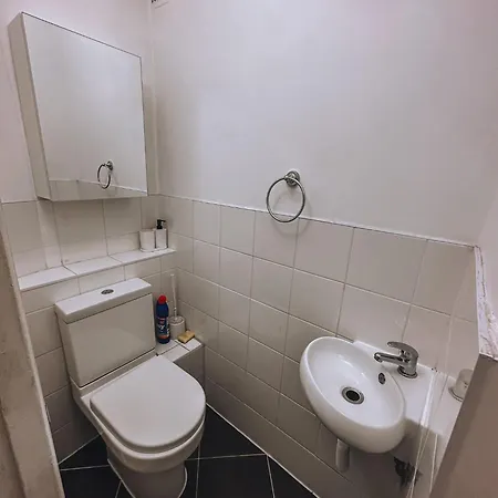 Apartment Cosy 2 Bedroom In Swiss Cottage.