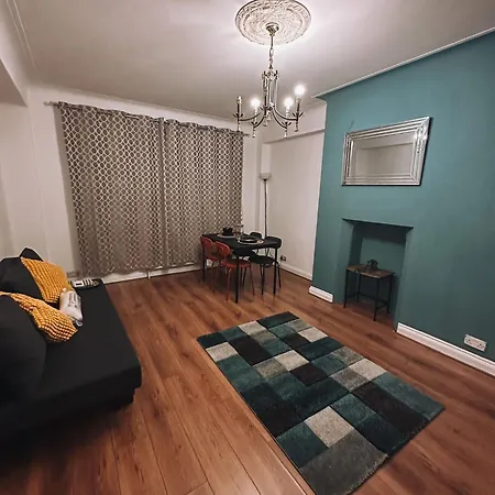 Apartment Cosy 2 Bedroom In Swiss Cottage. *
