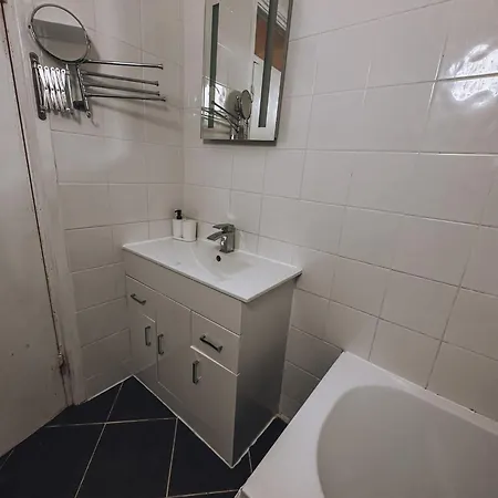 Cosy 2 Bedroom In Swiss Cottage. Apartment London
