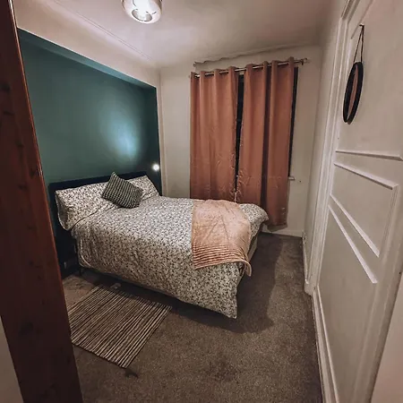 Cosy 2 Bedroom In Swiss Cottage. *
