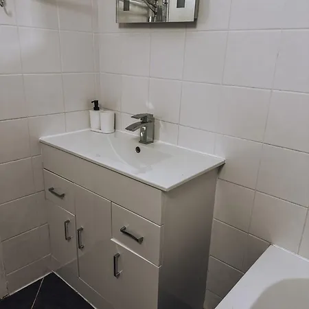 Cosy 2 Bedroom In Swiss Cottage. Apartment