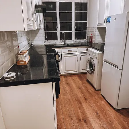 Apartment Cosy 2 Bedroom In Swiss Cottage.