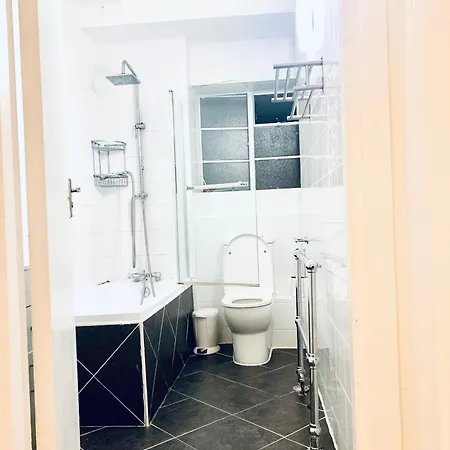 Cosy 2 Bedroom In Swiss Cottage. * London