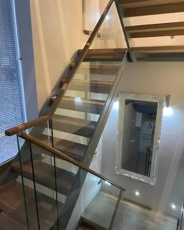 Modern Self-contained Ground And Basement Appartamento Londra