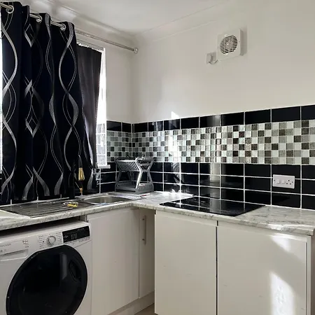 Luxury Ensuite In Crayford Dartford Bexley London With Full Kitchen And Side Garden Alleyway Entrance Pensión Erith