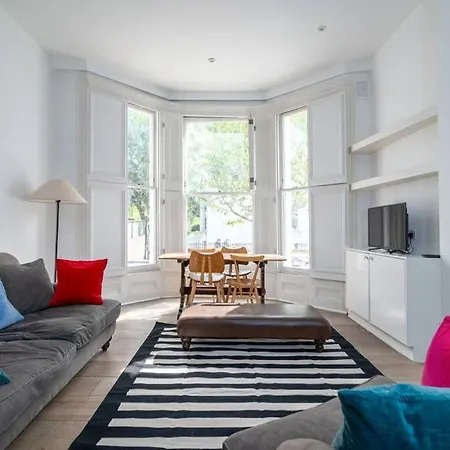 Elegant Near Portobello Road Market Apartment