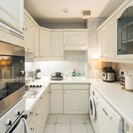 Cosy High-ceiling Victorian Flat With Balcony - 2mins To Hyde Park, Kensington Palace, Nottinghill, High Street Kensington,2br 2baths דירה