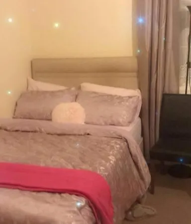 1 Bed Flat Near Apartment *