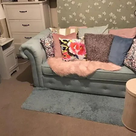 1 Bed Flat Near London