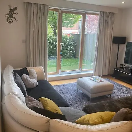 Lovely And Spacious Wimbledon Flat Apartment *