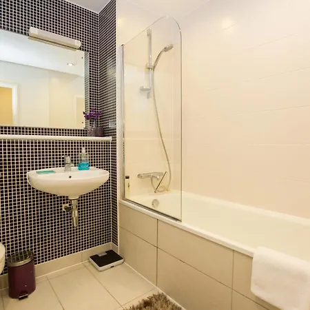 Splendid 2 Bdr With Panoramic View, Acton