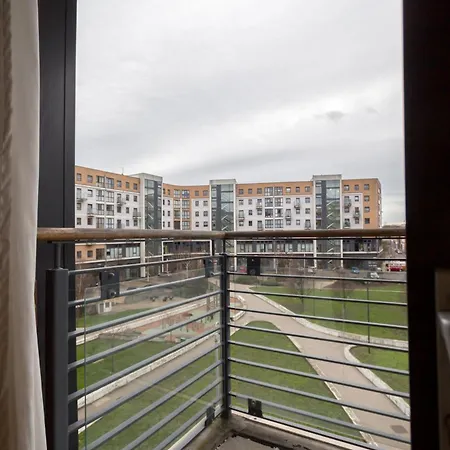Splendid 2 Bdr With Panoramic View, Acton Apartment London