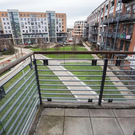 Splendid 2 Bdr With Panoramic View, Acton Apartment *