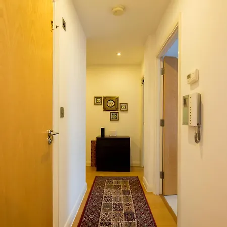 Splendid 2 Bdr With Panoramic View, Acton Apartment *