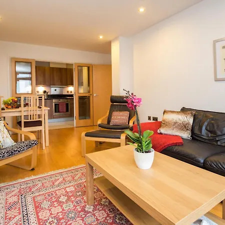 Splendid 2 Bdr With Panoramic View, Acton * London
