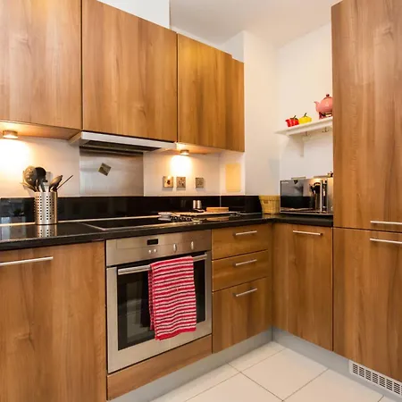Apartment Splendid 2 Bdr With Panoramic View, Acton London