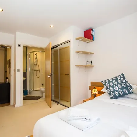 Splendid 2 Bdr With Panoramic View, Acton London