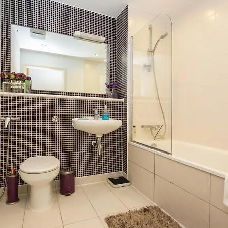 Splendid 2 Bdr With Panoramic View, Acton * London