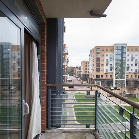 Splendid 2 Bdr With Panoramic View, Acton Apartment