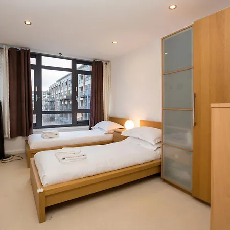 Splendid 2 Bdr With Panoramic View, Acton Apartment London