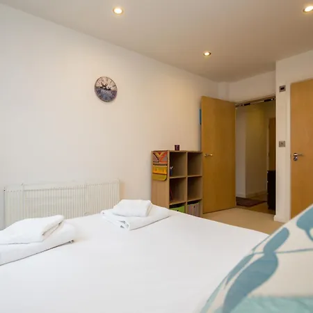 Apartment Splendid 2 Bdr With Panoramic View, Acton London