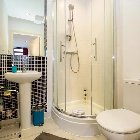 Splendid 2 Bdr With Panoramic View, Acton Apartment