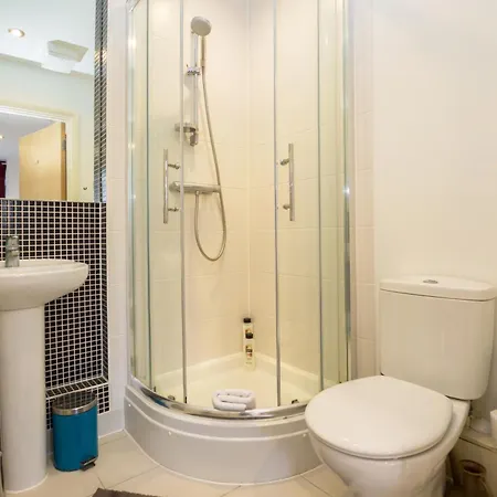 Splendid 2 Bdr With Panoramic View, Acton Apartment *
