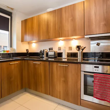 Splendid 2 Bdr With Panoramic View, Acton * London