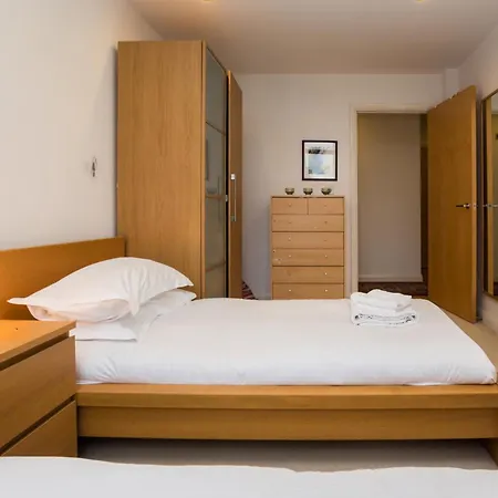 Splendid 2 Bdr With Panoramic View, Acton Apartment *