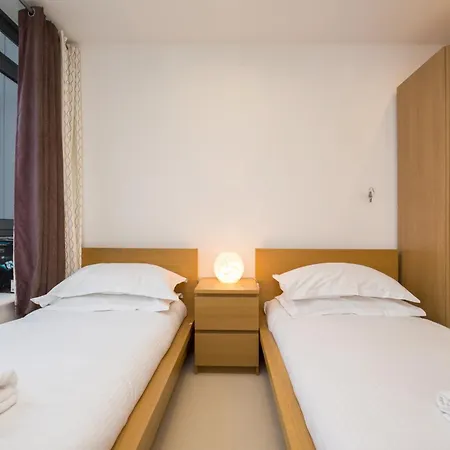 Splendid 2 Bdr With Panoramic View, Acton Apartment