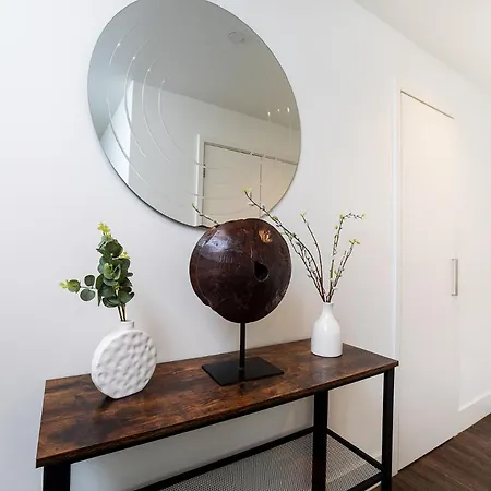 Apartment Modern, Stylish, Canalside Penthouse Next To Wembley Stadium! London