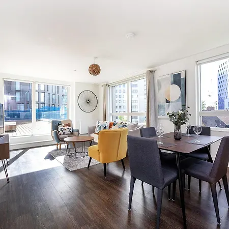 Modern, Stylish, Canalside Penthouse Next To Wembley Stadium! Apartment