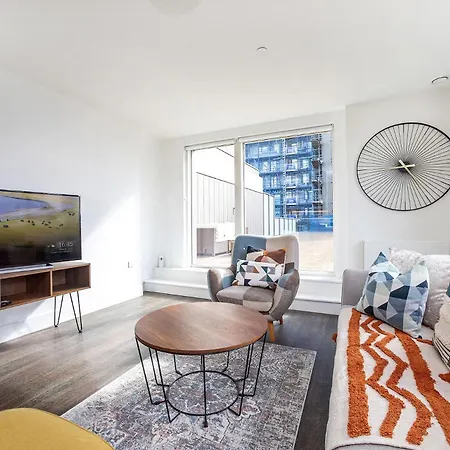 Modern, Stylish, Canalside Penthouse Next To Wembley Stadium!