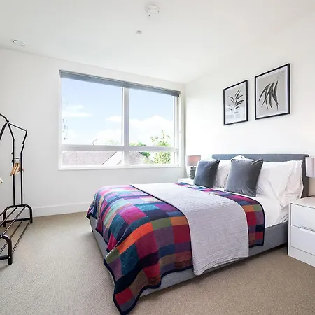 Modern, Stylish, Canalside Penthouse Next To Wembley Stadium! Apartment *