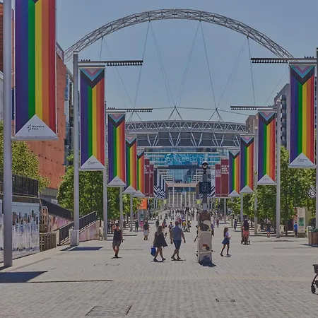Modern, Stylish, Canalside Penthouse Next To Wembley Stadium! Apartment *