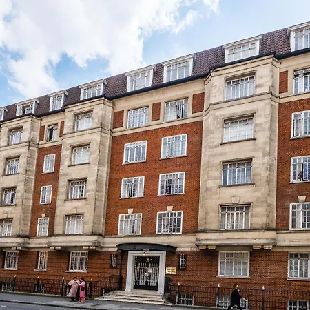 Classic Marble Arch Apartment *