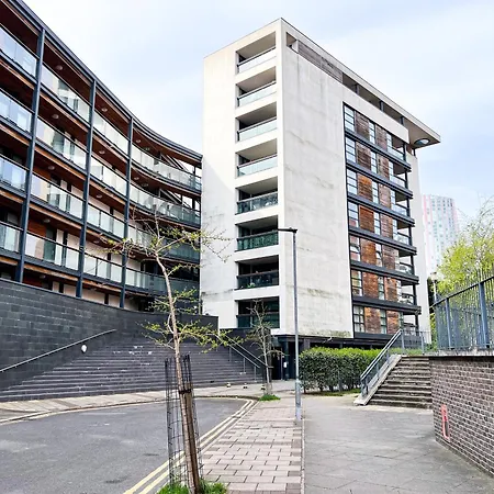 Deluxe Entire With 2x Bedrooms, 2x Bathrooms And A Big Living In The Olympic Park And Westfield At Stratford Aparthotel