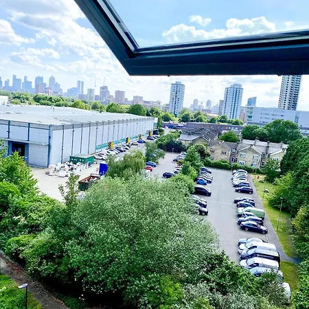 Aparthotel Deluxe Entire With 2x Bedrooms, 2x Bathrooms And A Big Living In The Olympic Park And Westfield At Stratford London