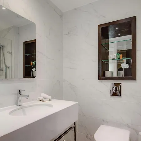 Hilton Euston Hotel 4*