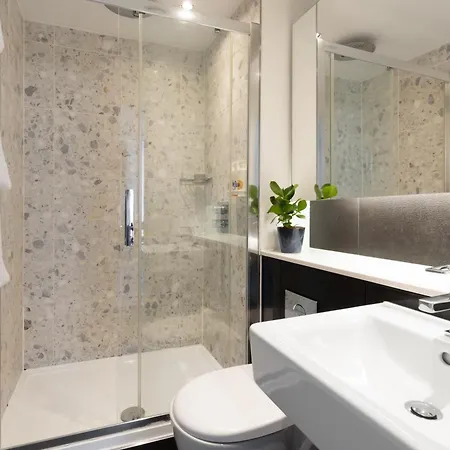 Native Hyde Park 4*