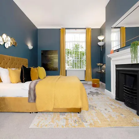 Off Oxford Circus! Large Unique Artist's Family And Friends Apartment London