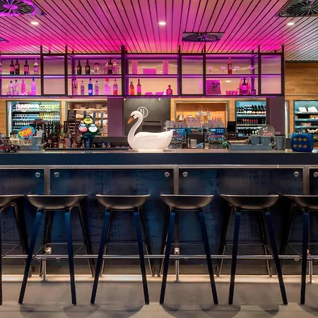 מלון Moxy Stratford