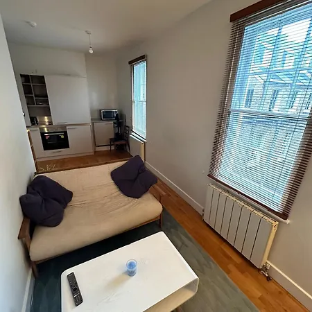 Double Bedroom With Private En-suite Londres