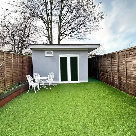 Holiday home Boutique Backyard - Brimsdown Enfield