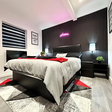 Boutique Backyard - Brimsdown *
