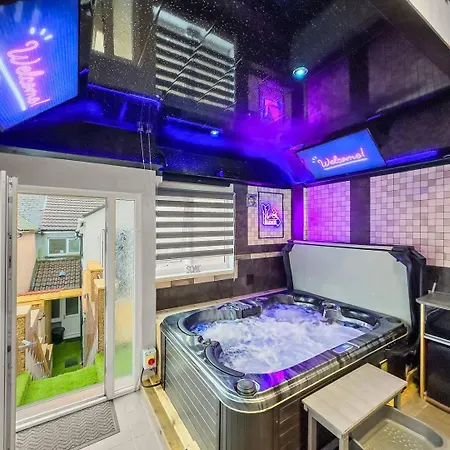 Special Spa-partment Whot Tub,sauna,lounge-maerdy Apartment