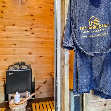 Apartment Special Spa-partment Whot Tub,sauna,lounge-maerdy London