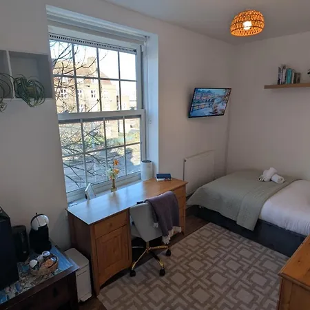 Single Close To Battersea * London